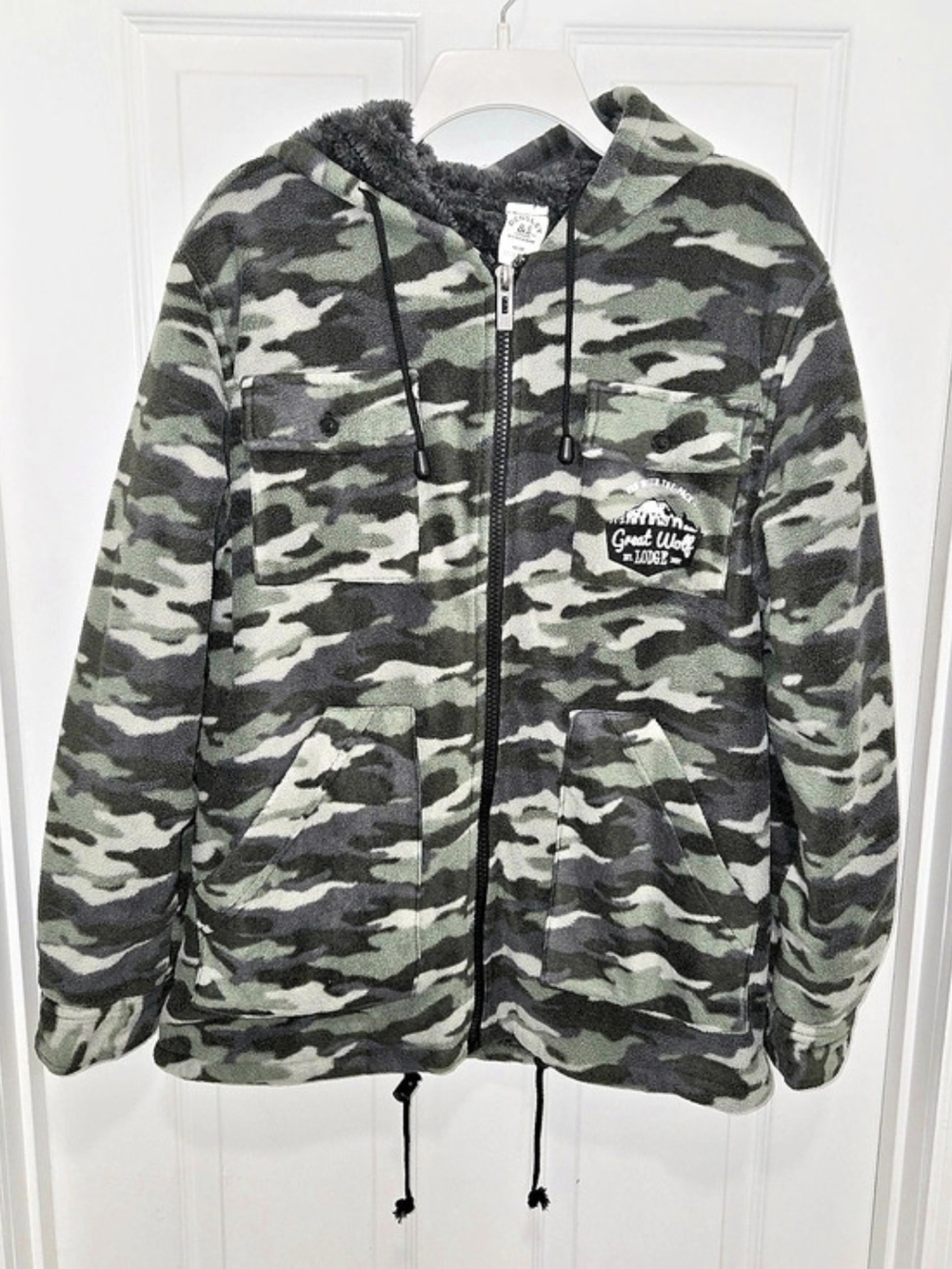 Great Wolf Lodge Camo Fleece Jacket Womens Medium Waterpark Souvenir